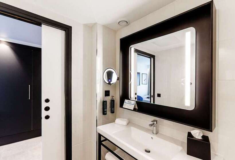 اتاق استاندارد با تخت بزرگ, Hilton Columbus/polaris