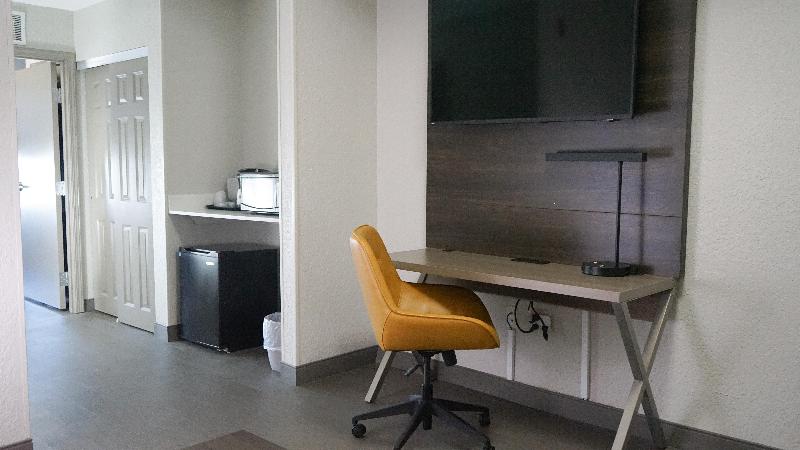 سوئیت با تخت بزرگ, Holiday Inn Express & Suites Lakeland North I 4, An Ihg