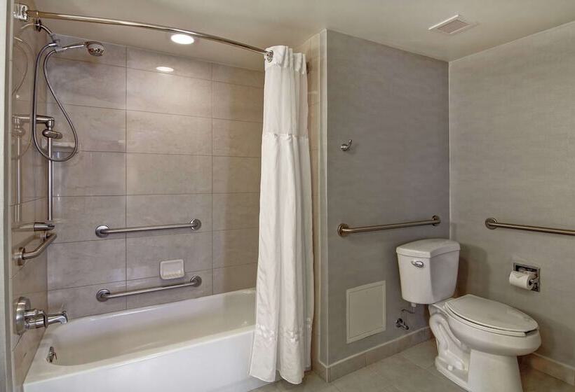 Suite Adapted for people with reduced mobility, Homewood Suites By Hilton Bentonvillerogers