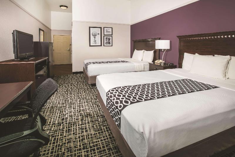 اتاق استاندارد با تخت دو نفره بزرگ, La Quinta Inn & Suites By Wyndham Brownwood