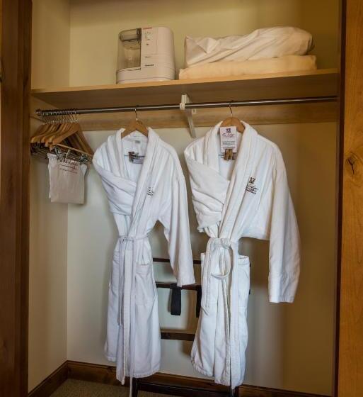 اتاق استاندارد با تخت بزرگ, The Lodge At Mountaineer Square