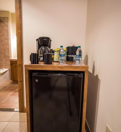 اتاق استاندارد با تخت بزرگ, The Lodge At Mountaineer Square