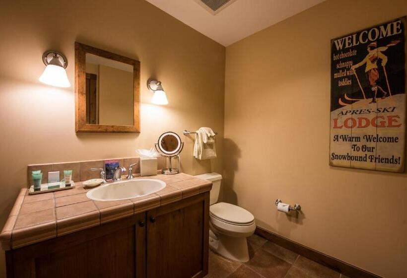 استودیوی استاندارد, The Lodge At Mountaineer Square