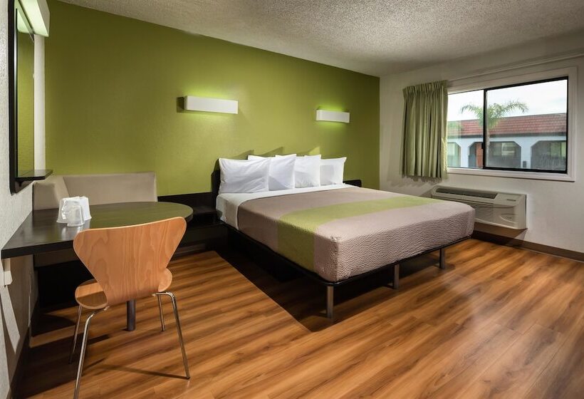 اتاق لوکس, Motel 6 Canoga Park, Ca