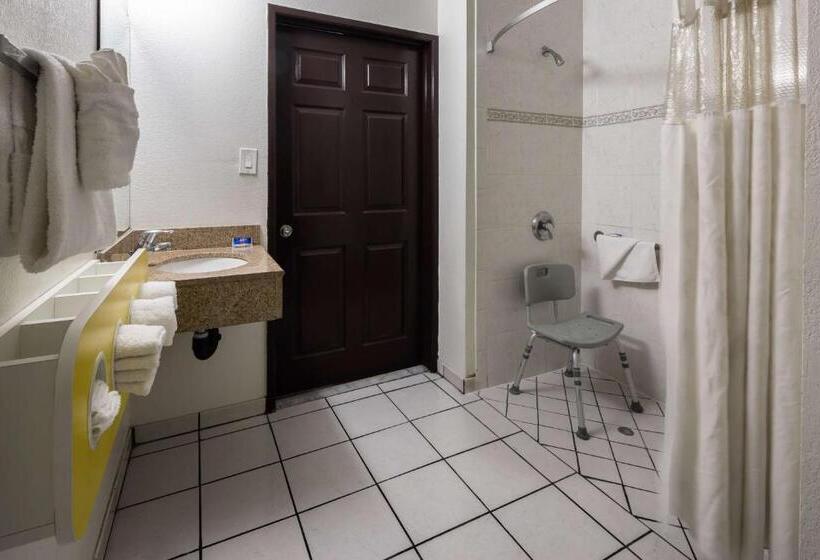 اتاق استاندارد با تخت بزرگ برای معلولان, Motel 6 Canoga Park, Ca