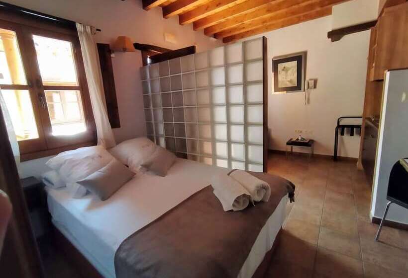 استودیوی استاندارد, Apartamentos Alhambra