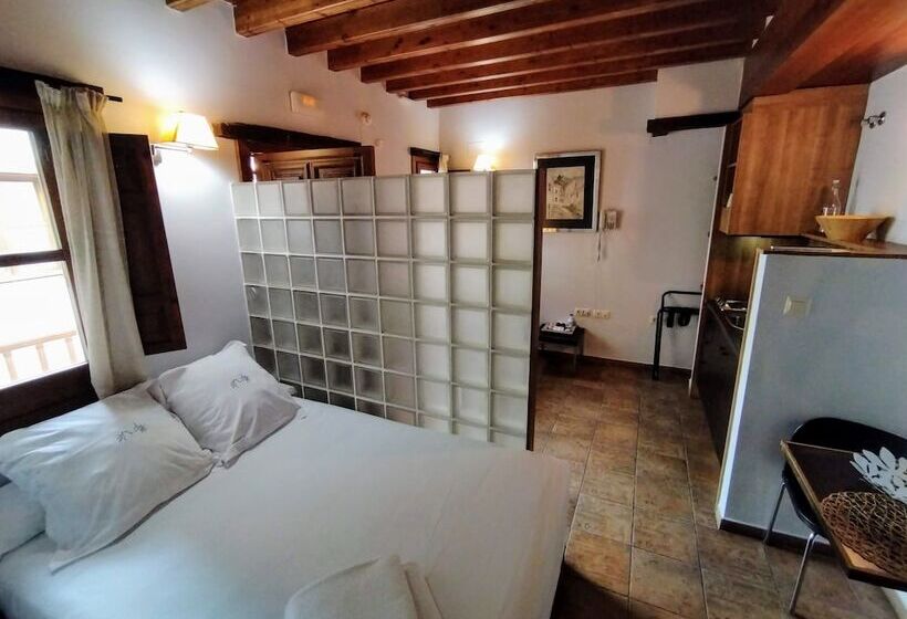 استودیوی استاندارد, Apartamentos Alhambra