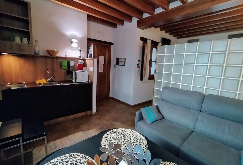 استودیو اجرایی, Apartamentos Alhambra