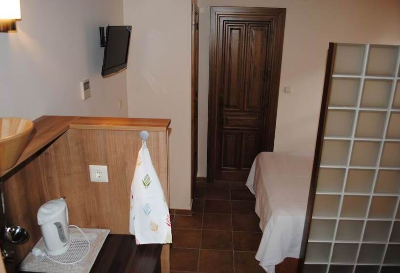 استودیوی استاندارد, Apartamentos Alhambra