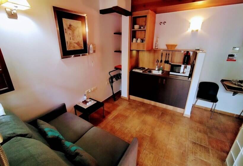 استودیوی استاندارد, Apartamentos Alhambra