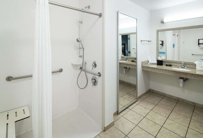 Suite Adapted for people with reduced mobility, Hampton Inn & Suites Panama City Beach Pier Park Area