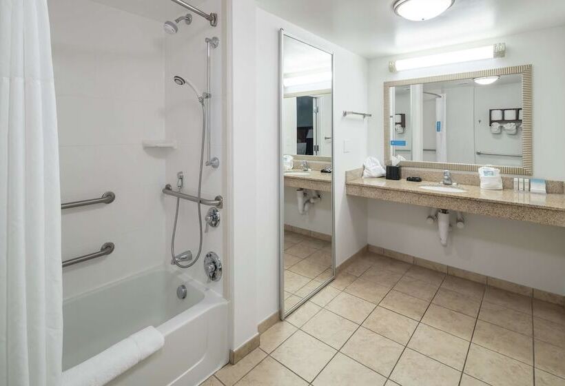 Suite Adapted for people with reduced mobility, Hampton Inn & Suites Panama City Beach Pier Park Area