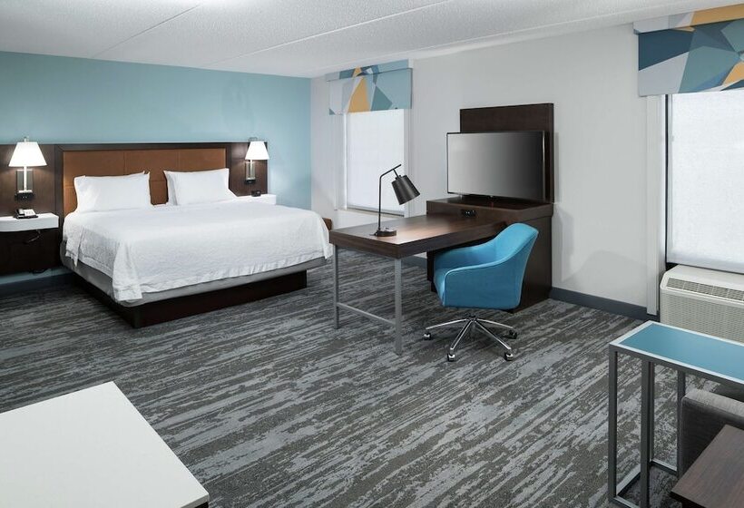 Suite Adapted for people with reduced mobility, Hampton Inn & Suites Panama City Beach Pier Park Area