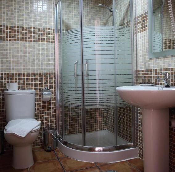חדר סטנדרט לשלושה, Hostal Palomares