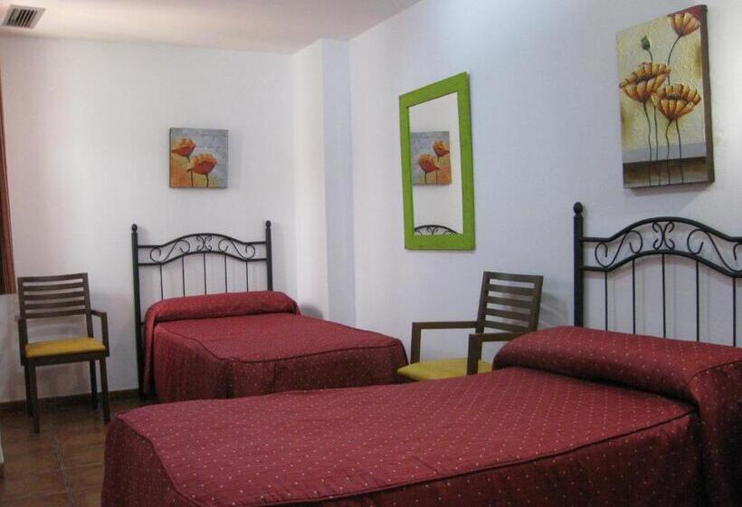 Quarto Triplo Estandar, Hostal Palomares