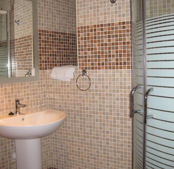 חדר סטנדרט מותאם לאדם עם מוגבלויות, Hostal Palomares