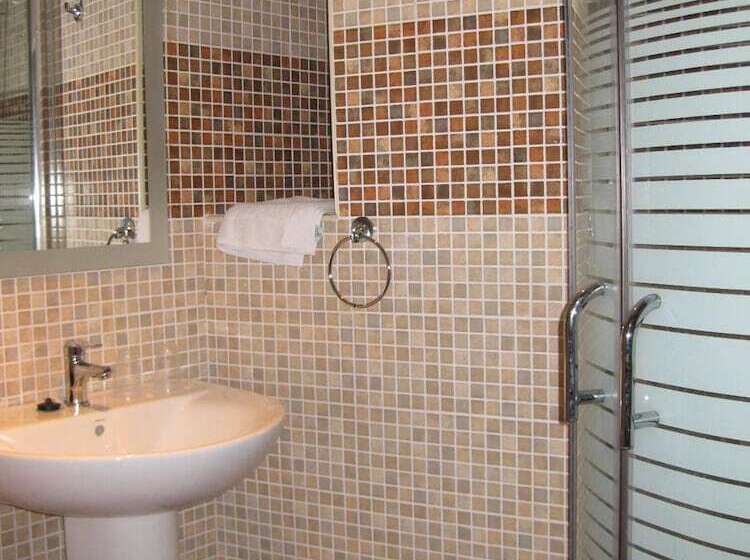 חדר סטנדרט לשלושה, Hostal Palomares