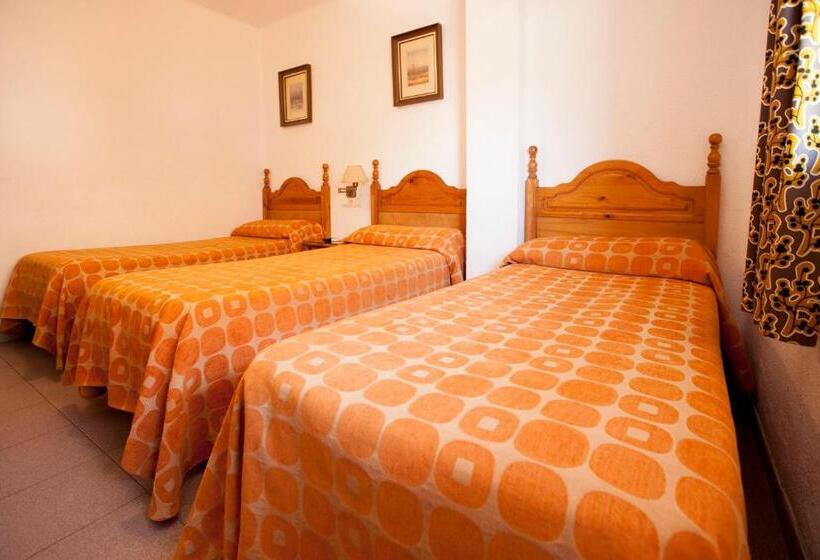 Standard Triple Room, Serramar