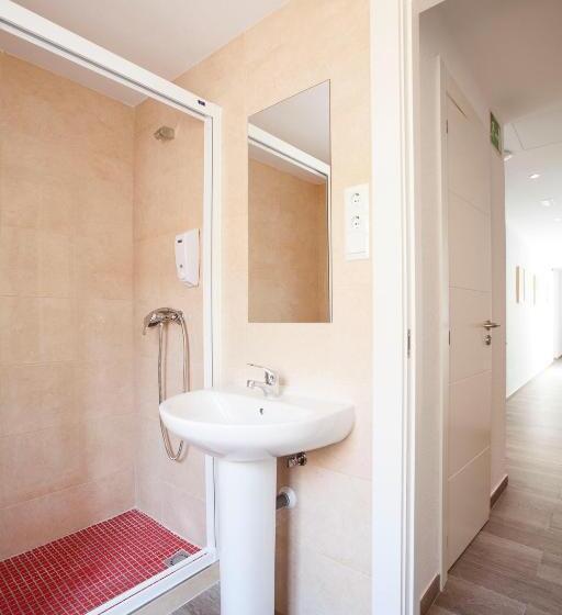 Standard Triple Room Shared Bathroom, Serramar