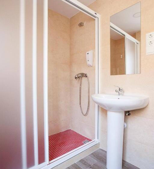 Standard Cuadruple Room Shared Bathroom, Serramar