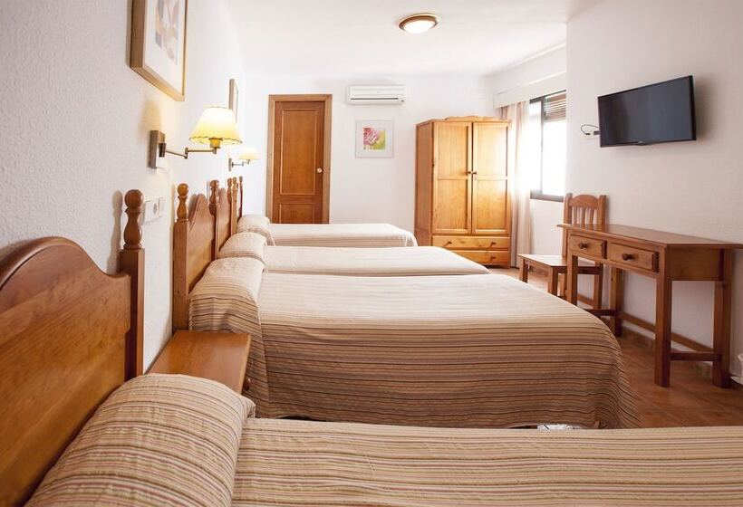 Standard Quadruple Room, Serramar