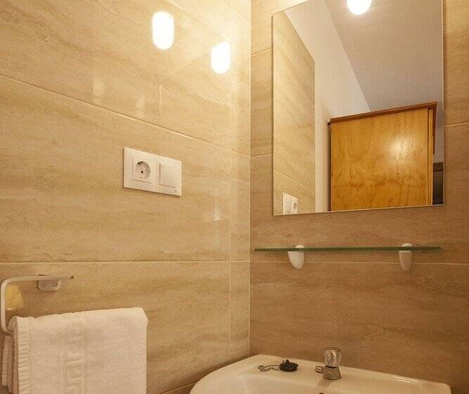 Standard Room Shared Bathroom, Serramar