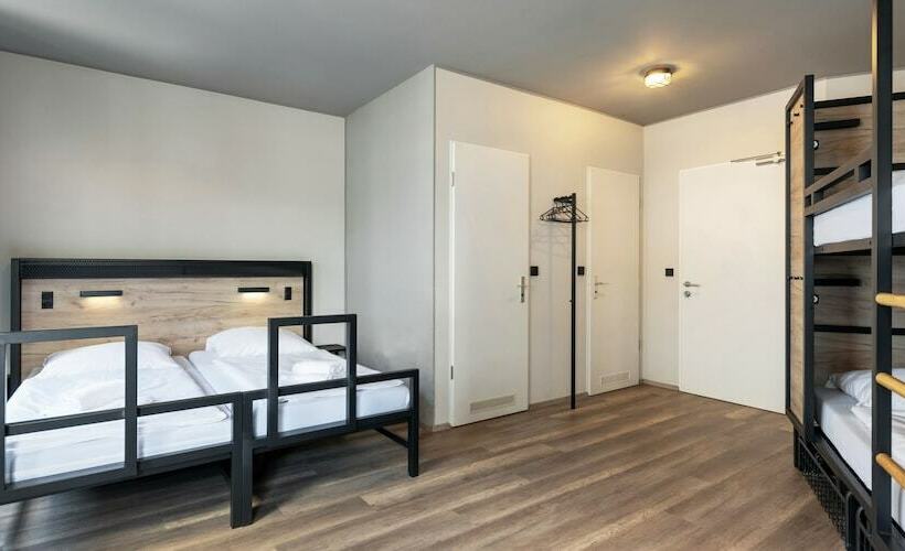 Standard Room, A&o Nuernberg Hauptbahnhof