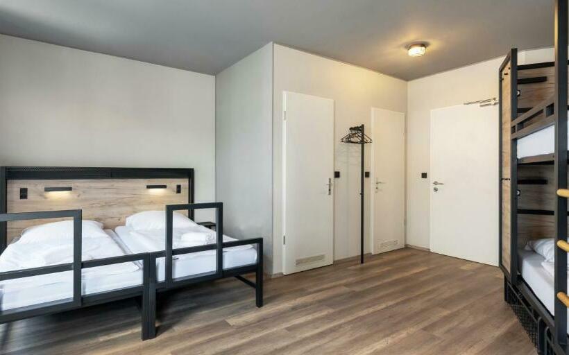 Geteiltes Mehrbettzimmer, A&o Nuernberg Hauptbahnhof