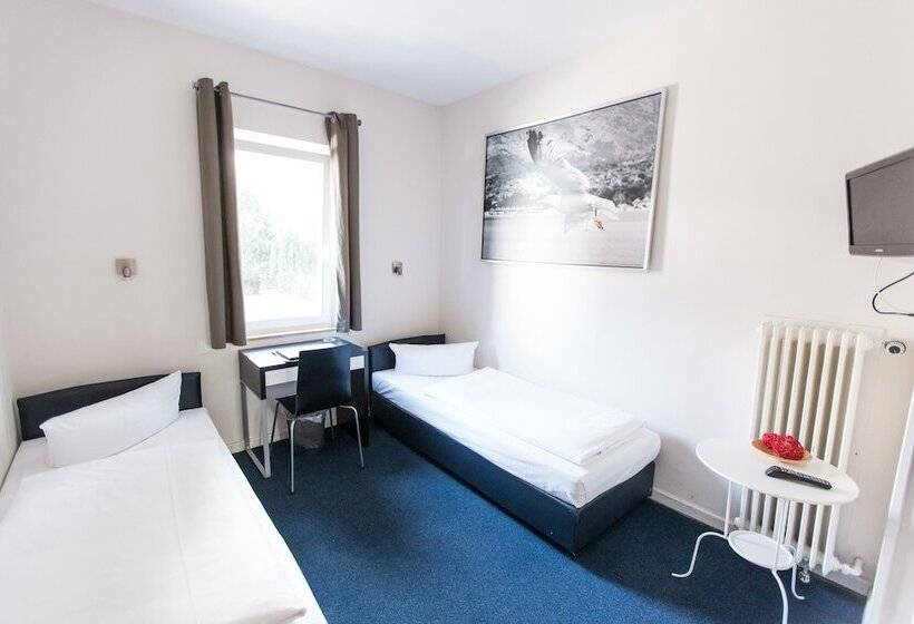 اتاق استاندارد با سرویس بهداشتی مشترک, Arcade Hotel & Hostel Hamburg
