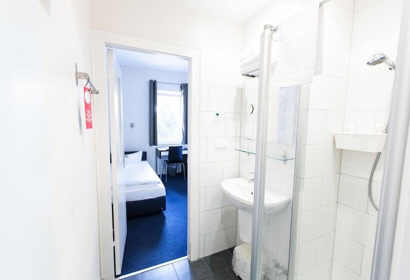 اتاق استاندارد با سرویس بهداشتی مشترک, Arcade Hotel & Hostel Hamburg