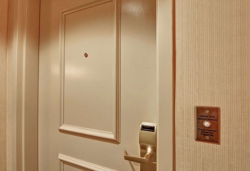 سوئیت برای معلولان, Embassy Suites By Hilton Savannah Airport