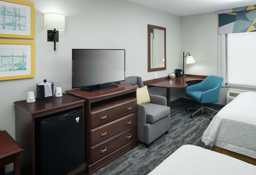 اتاق استاندارد با 2 تخت دوبل, Hampton Inn And Suites Rochester North