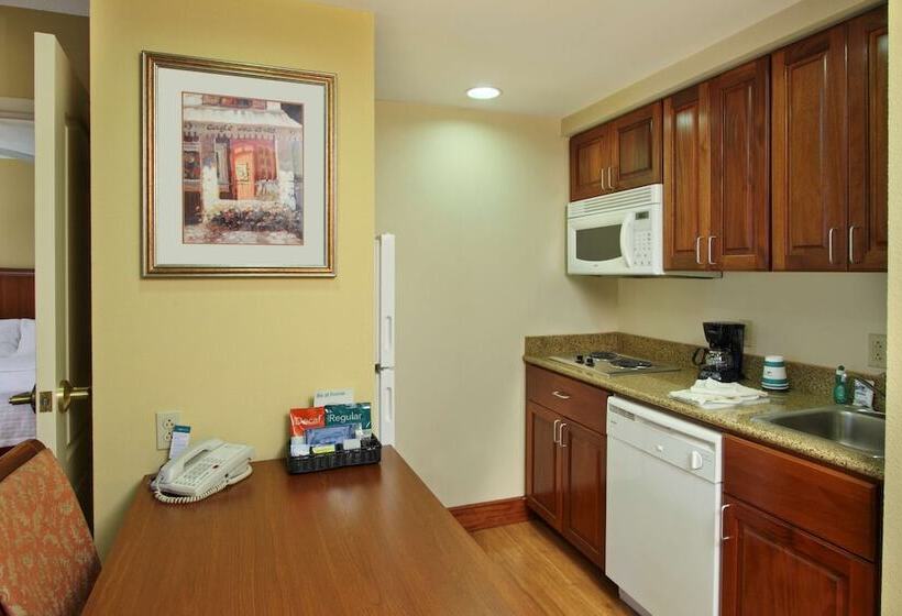 2 Bedroom Suite, Homewood Suites By Hilton Chesapeakegreenbrier