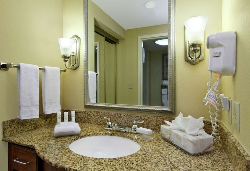 2 Bedroom Suite, Homewood Suites By Hilton Chesapeakegreenbrier
