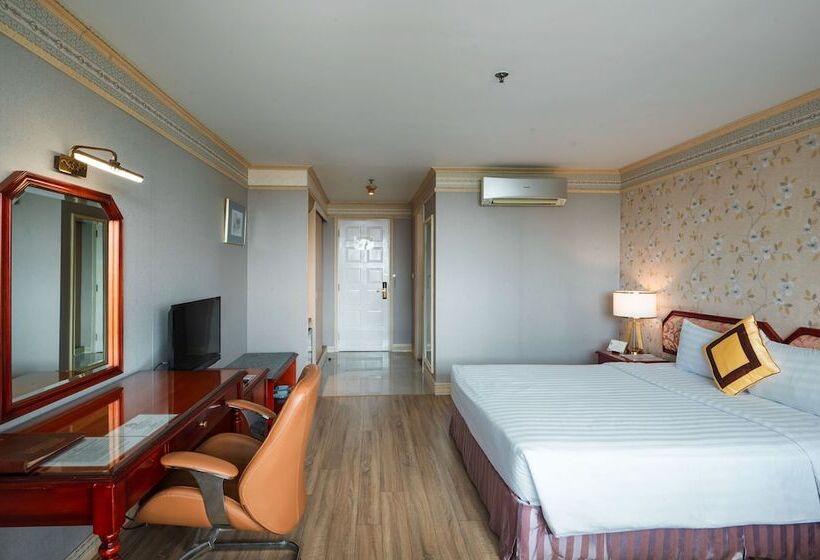 اتاق پریمیوم با بالکن, Lotus Saigon