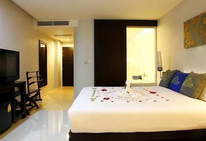 اتاق لوکس با چشم‌انداز استخر, Palmyra Patong Resort Phuket  Sha Extra Plus