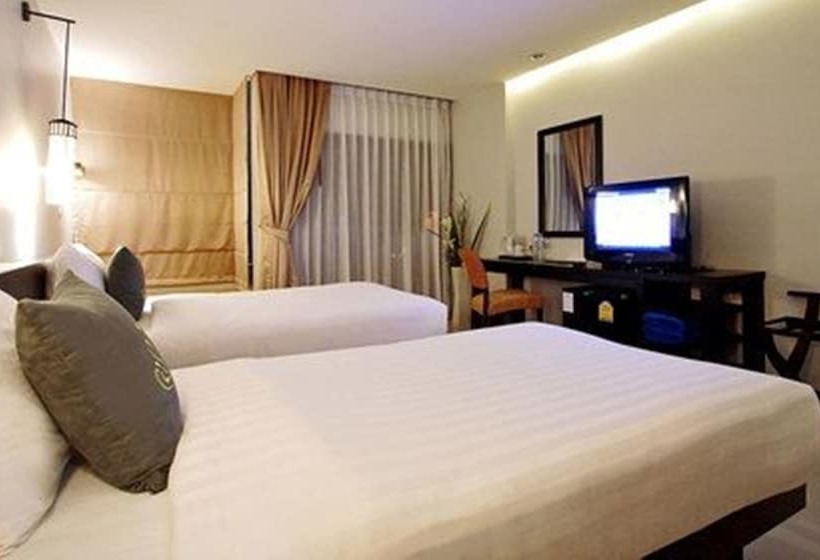 اتاق لوکس با چشم‌انداز استخر, Palmyra Patong Resort Phuket  Sha Extra Plus