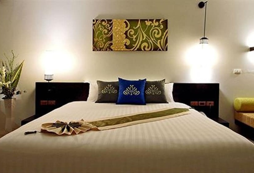 اتاق لوکس با چشم‌انداز استخر, Palmyra Patong Resort Phuket  Sha Extra Plus