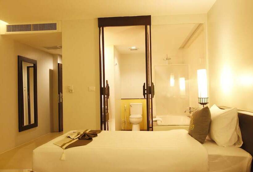 اتاق لوکس با چشم‌انداز استخر, Palmyra Patong Resort Phuket  Sha Extra Plus