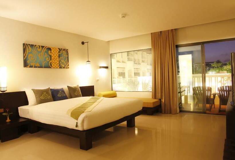 اتاق لوکس با چشم‌انداز استخر, Palmyra Patong Resort Phuket  Sha Extra Plus