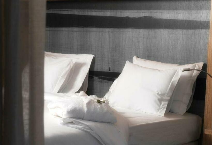 استودیوی سوپریور, Agua Hotels Riverside