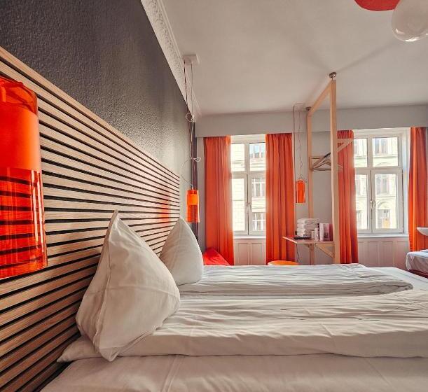 اتاق استاندارد سه تخته با سرویس بهداشتی مشترک, Annex Copenhagen