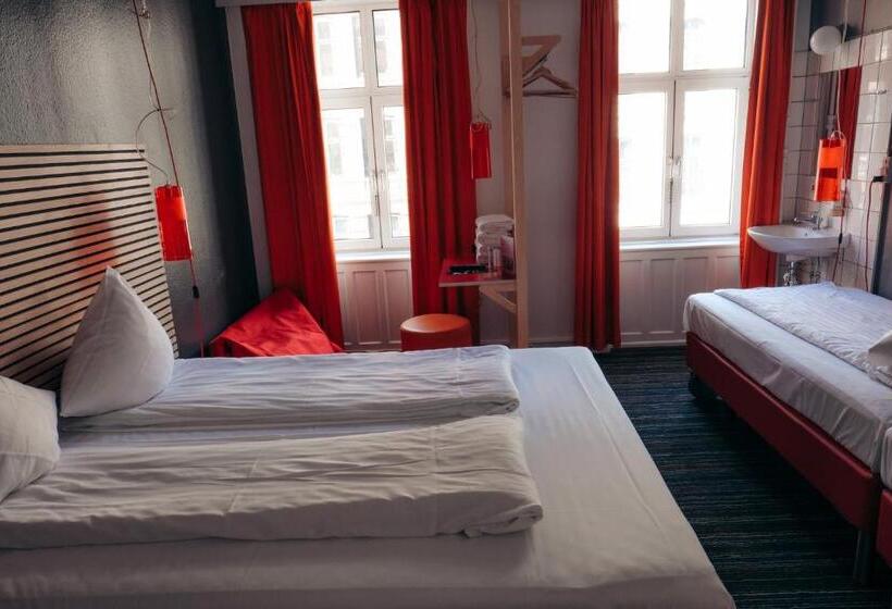 اتاق استاندارد سه تخته با سرویس بهداشتی مشترک, Annex Copenhagen