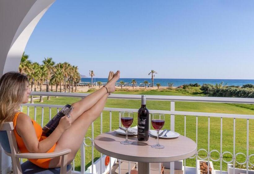 اتاق استاندارد با بالکن و چشم‌انداز دریا, Delfina Tropic Beach