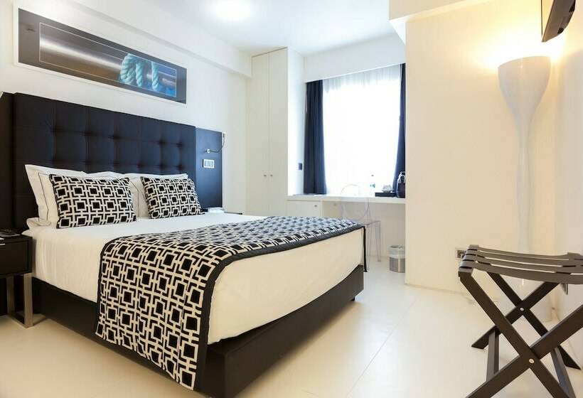 Quarto superior, Faro Boutique