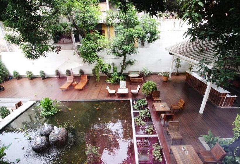اتاق استاندارد سه نفره, Feung Nakorn Balcony Rooms And Cafe