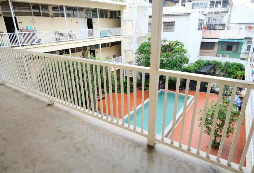 اتاق استاندارد سه نفره, Feung Nakorn Balcony Rooms And Cafe