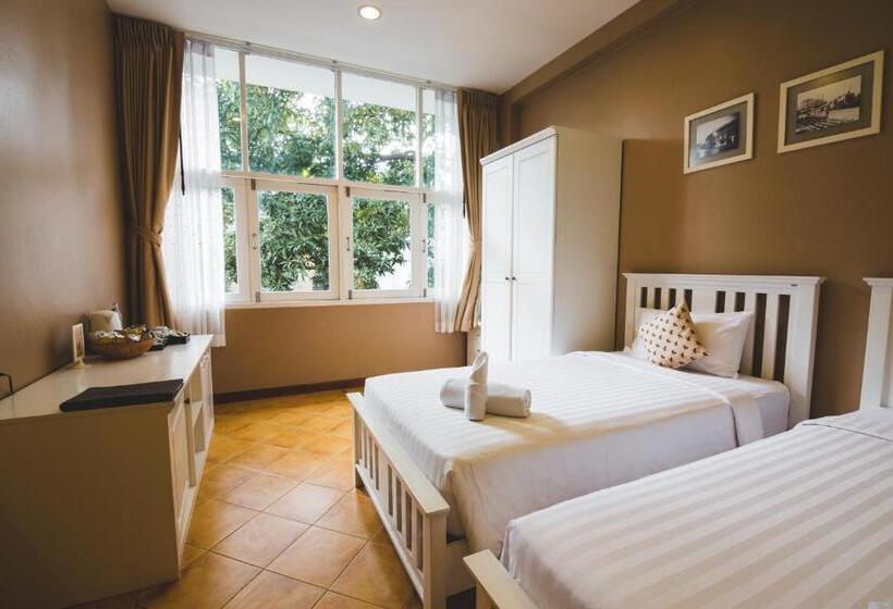 اتاق استاندارد سه نفره, Feung Nakorn Balcony Rooms And Cafe