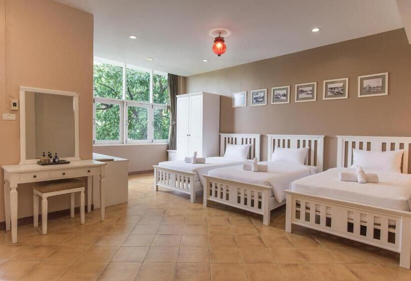 اتاق استاندارد سه نفره, Feung Nakorn Balcony Rooms And Cafe
