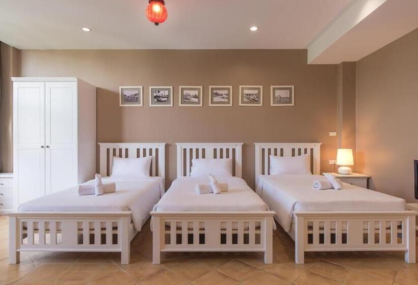 اتاق استاندارد سه نفره, Feung Nakorn Balcony Rooms And Cafe